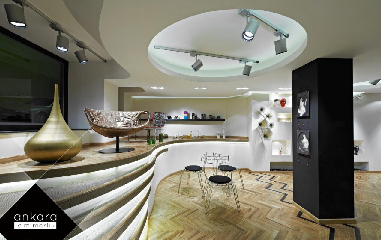 Villa İç Mekanında Sanat Objeleriyle Uyum