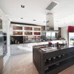 Renk Paletleri ve Stil: Villa Mutfağı Dolaplarında Trendler