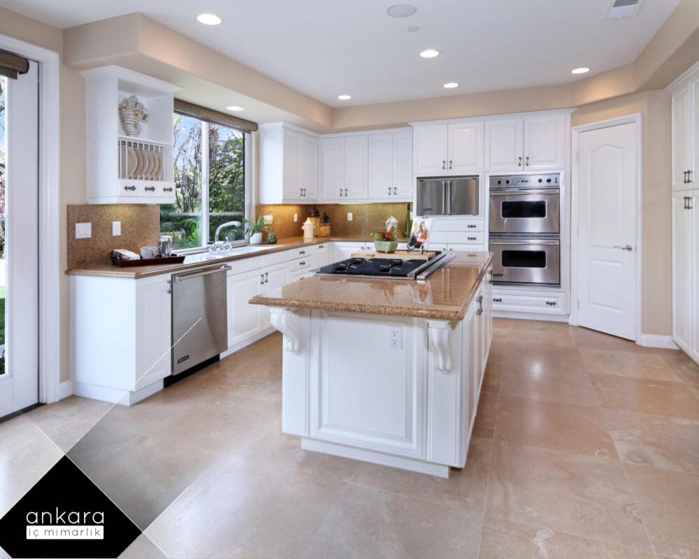 Villa mutfağında uyumlu detaylar