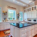 Şıklık ve Fonksiyonellik: Villa Mutfaklarında Dolap Seçimleri 