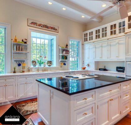 Şıklık ve Fonksiyonellik: Villa Mutfaklarında Dolap Seçimleri 