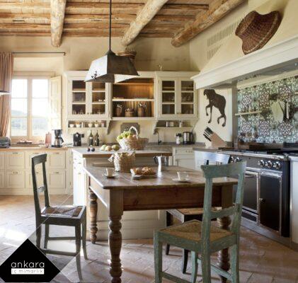 Retro Tarzı Villa Mutfağı: Geçmişin Cazibesiyle Modern Konfor 