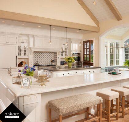 Renk Paletleri ve Materyal Seçimi: Villa Mutfağında Uyumlu Detaylar 