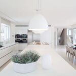 Minimalist Mutfağın Zarafeti: Villa Mutfağına Yalın Dokunuşlar